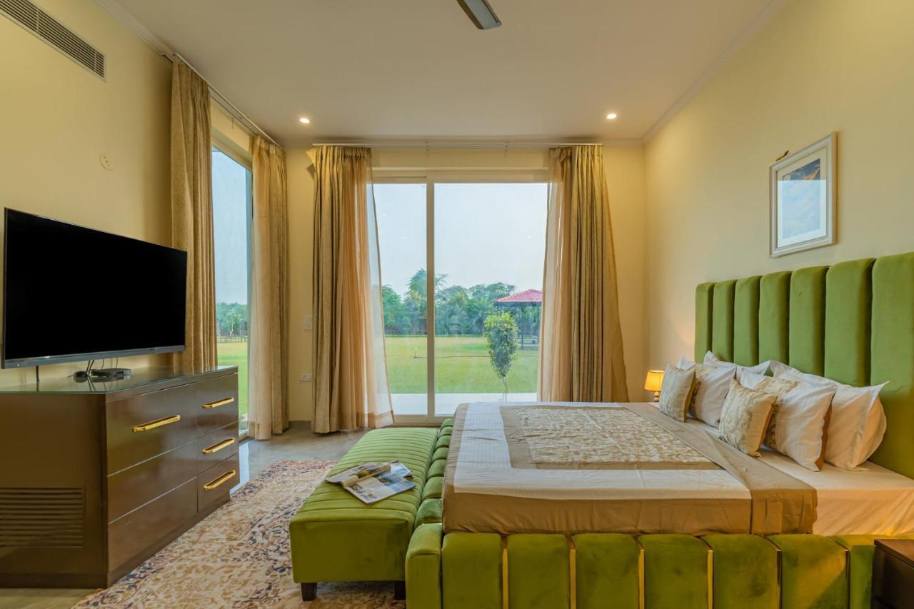Stayvista At Blanc Belle With Outdoor Pool Sohna Eksteriør bilde